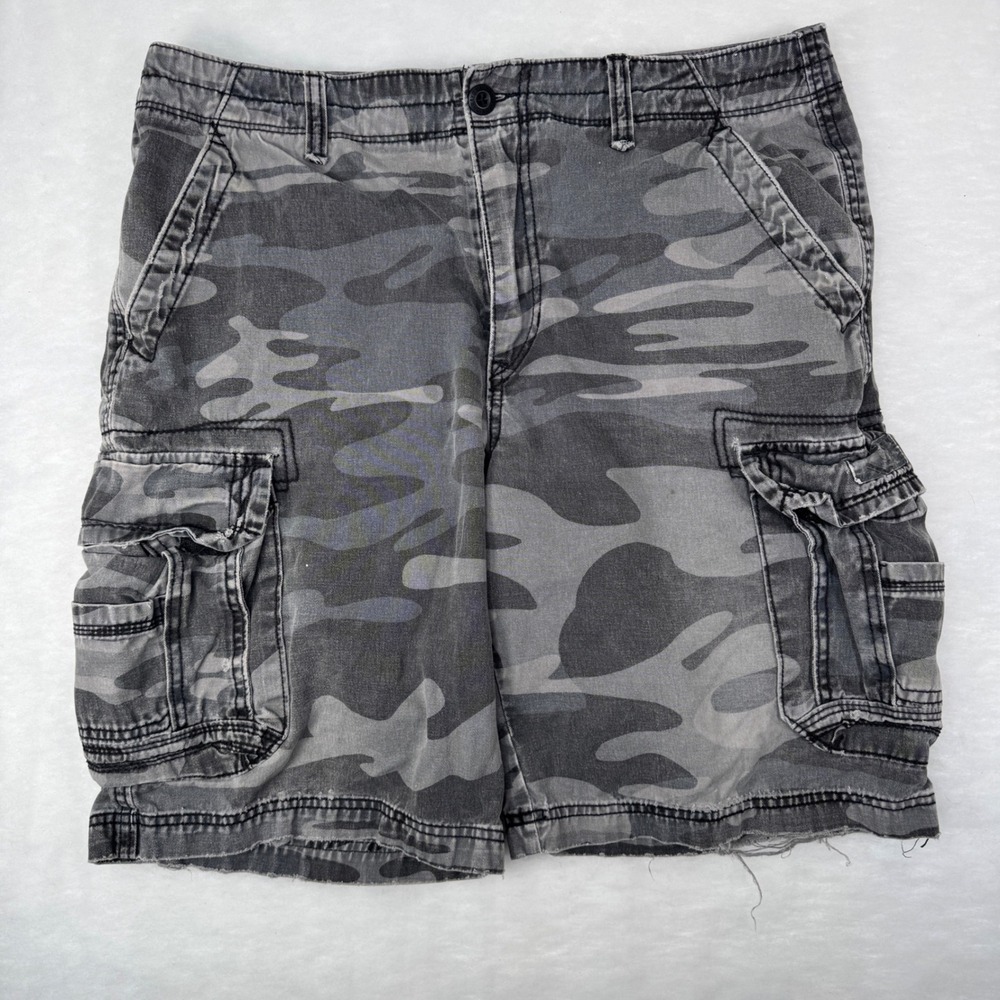 Vintage Y2K Camo Cargo Shorts Unionbay 36 Gray Utility Military Baggy